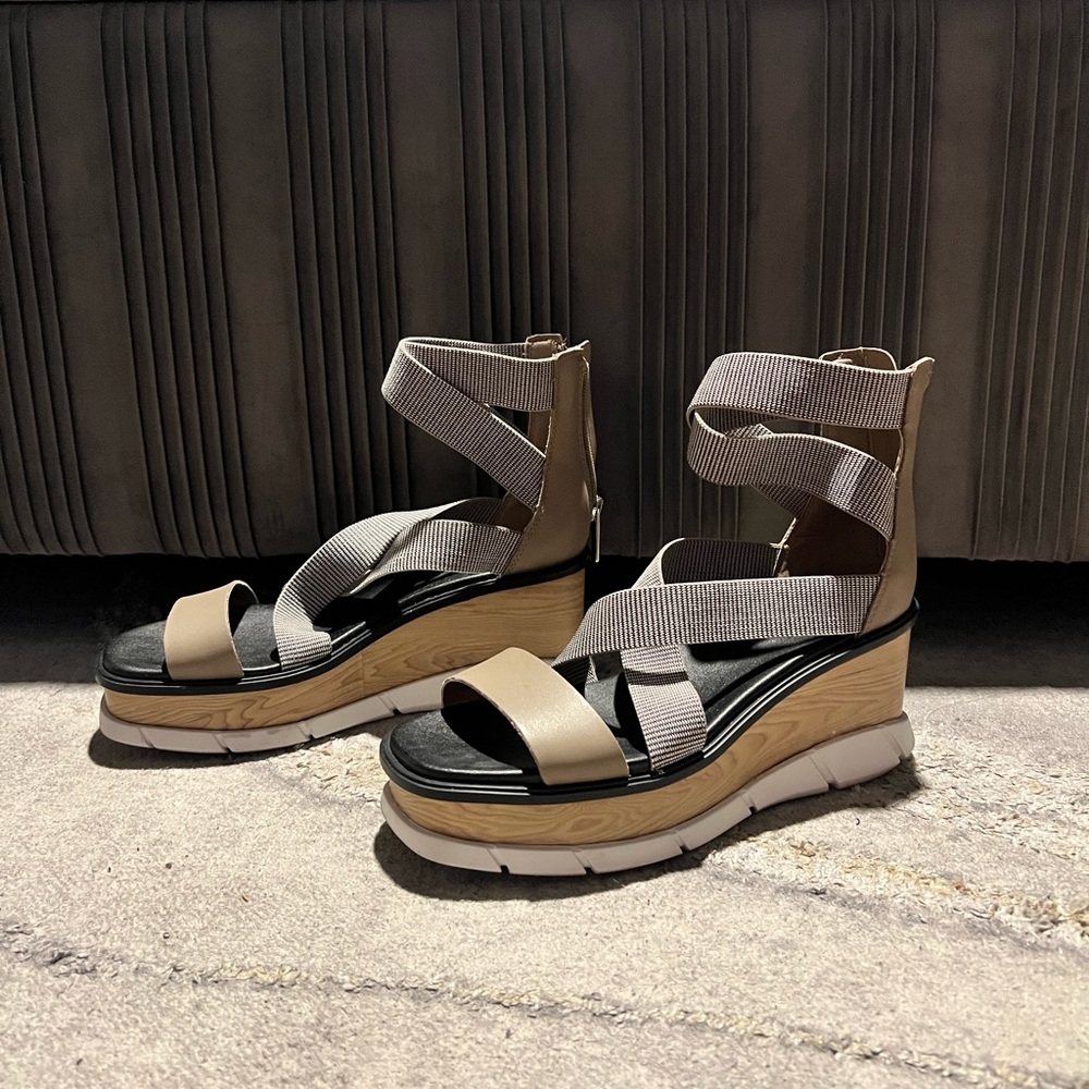 Sorel Women's Joanie III Sport Strap Wedge tan & white Size 8